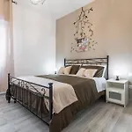 Apartment Guesthost - Charming Flat With Terraces X6