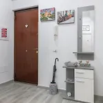 Guesthost - Charming Flat With Terraces X6 Apartment *